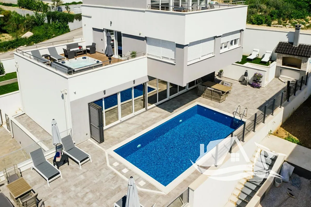 Prodej vily 220 m², pozemek 358 m²